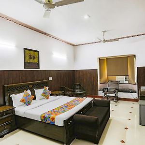 Fabhotel Traika Inn